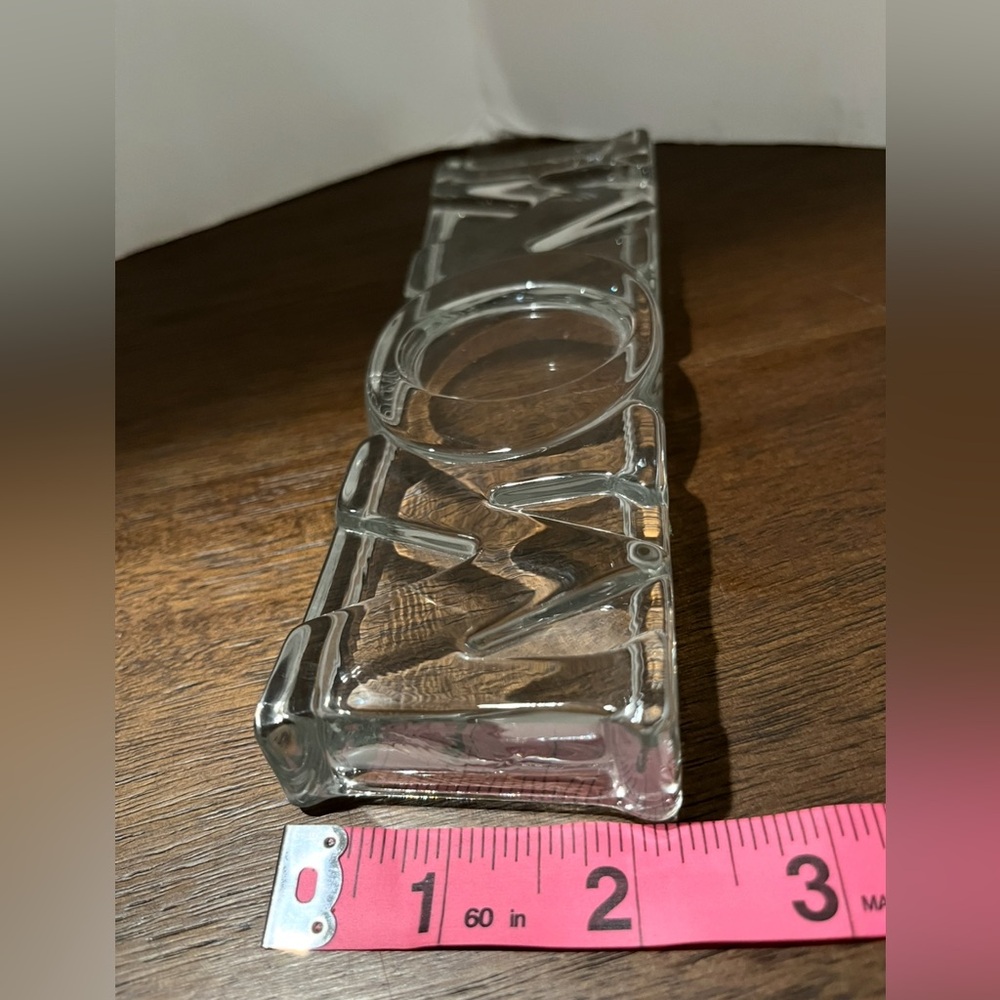 Vintage “MOM” Crystal Clear Glass Paperweight Exclusively for Avon 1983 - Picture 6 of 8